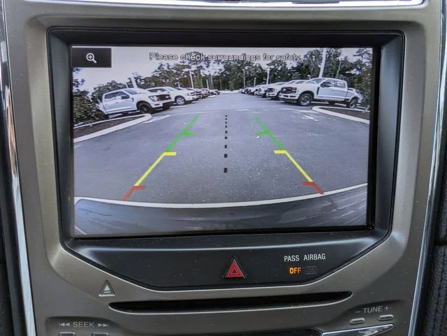 Used 2014 Gray Lincoln Base image 21