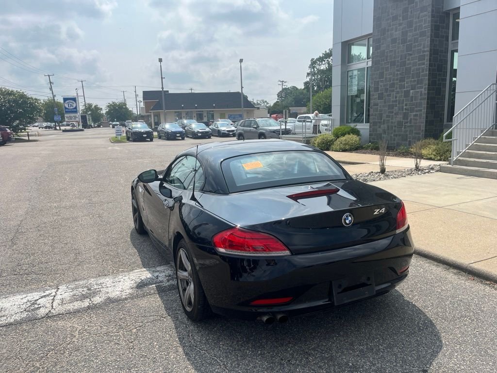 Used 2009 Black BMW sDrive30i image 6