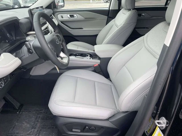 New 2026 Agate Black Metallic Ford Active image 7