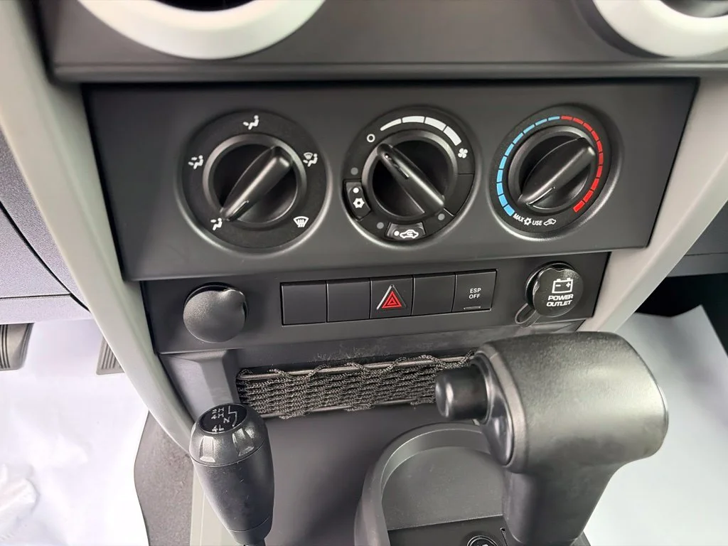 Used 2009 Silver Jeep Sahara image 23