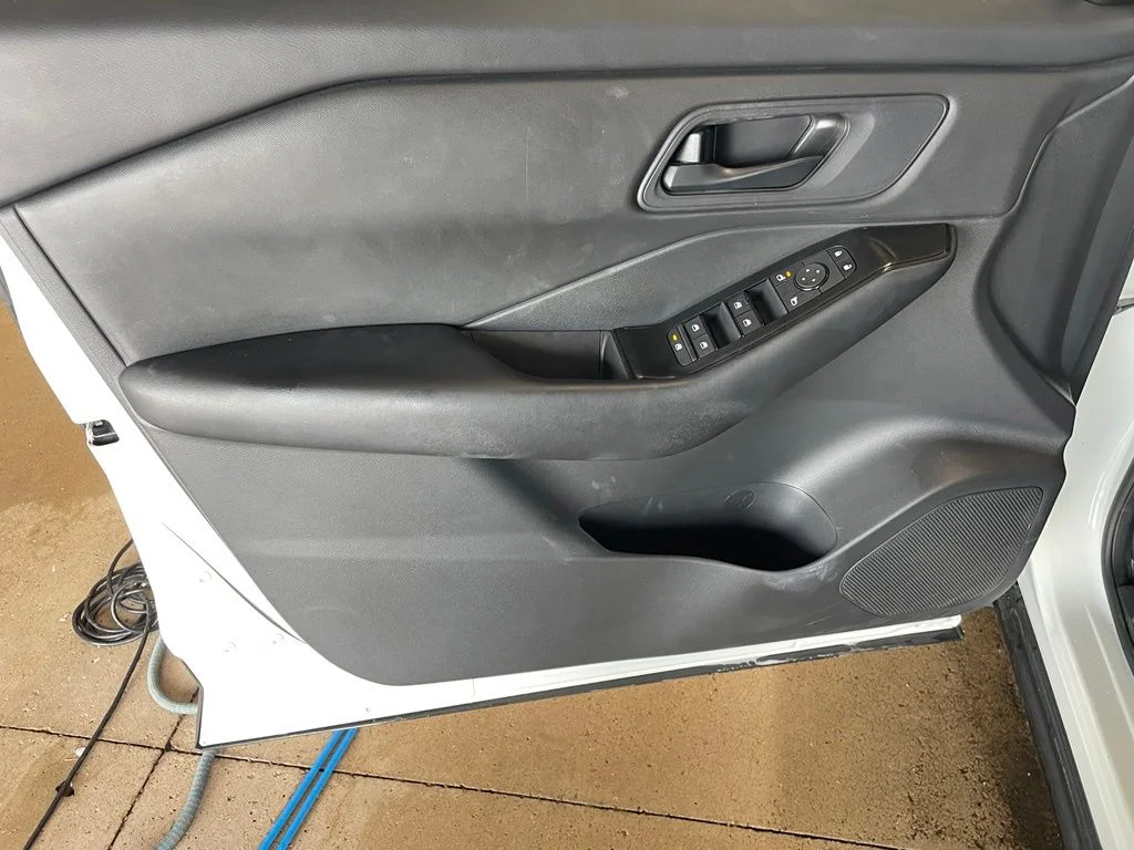 Used 2025 White Nissan S image 9