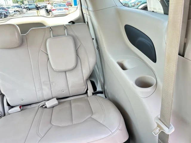 Used 2021 White Chrysler LXI image 20