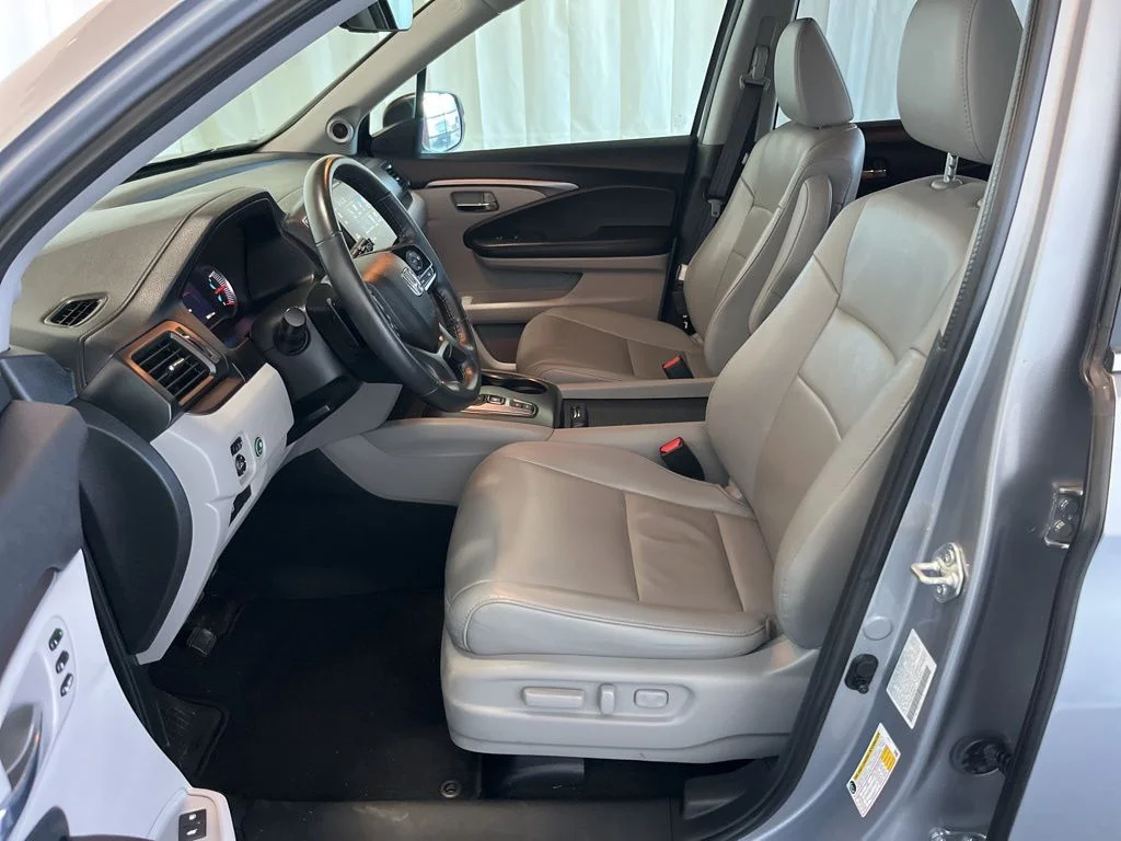 Used 2022 Gray Honda Special Edition image 4