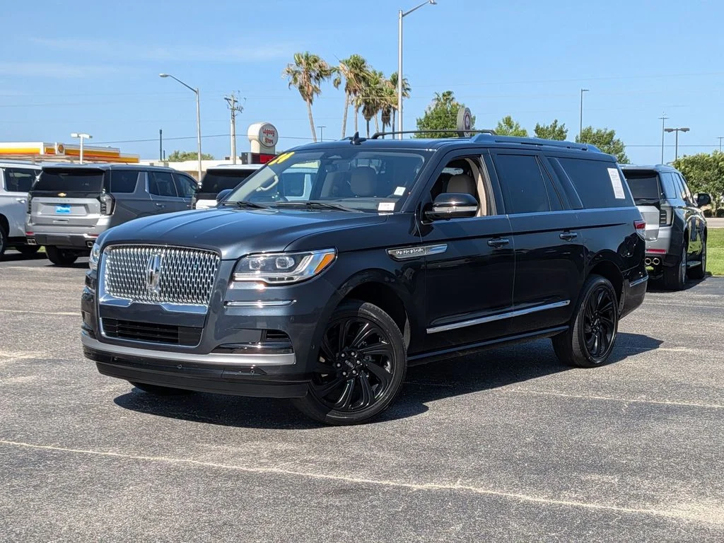 Used 2024 Blue Lincoln Reserve image 1