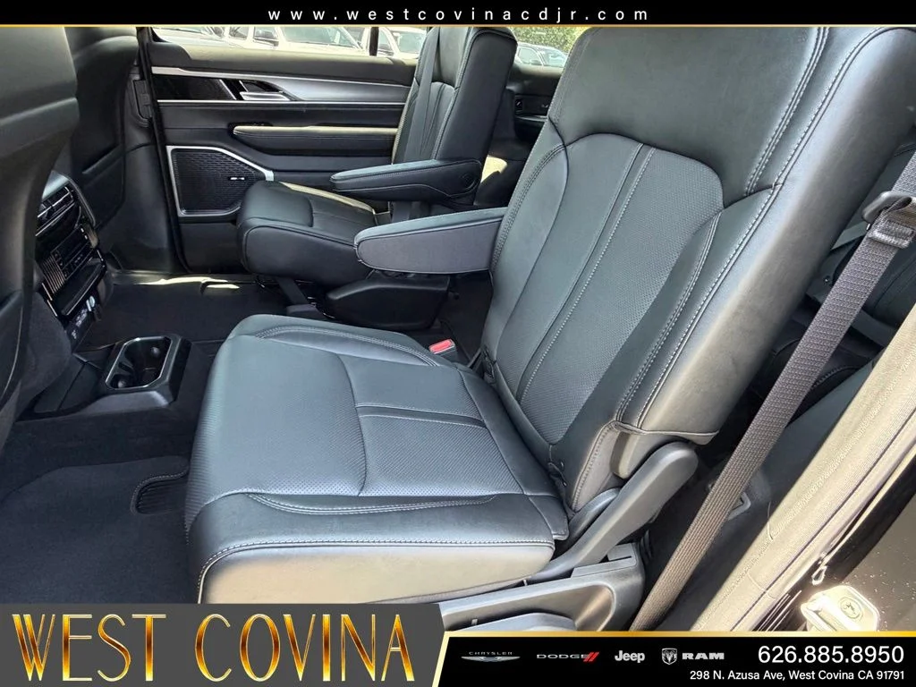 New 2026 High Gloss Black Jeep Limited Altitude image 32