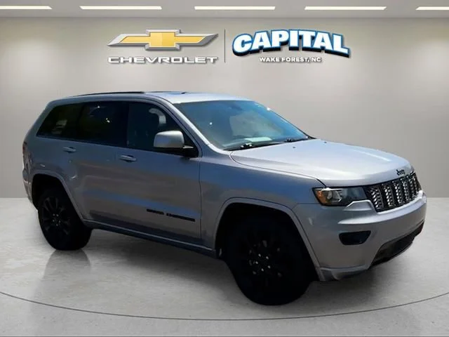 Used 2019 Silver Jeep Altitude 4x4 image 7