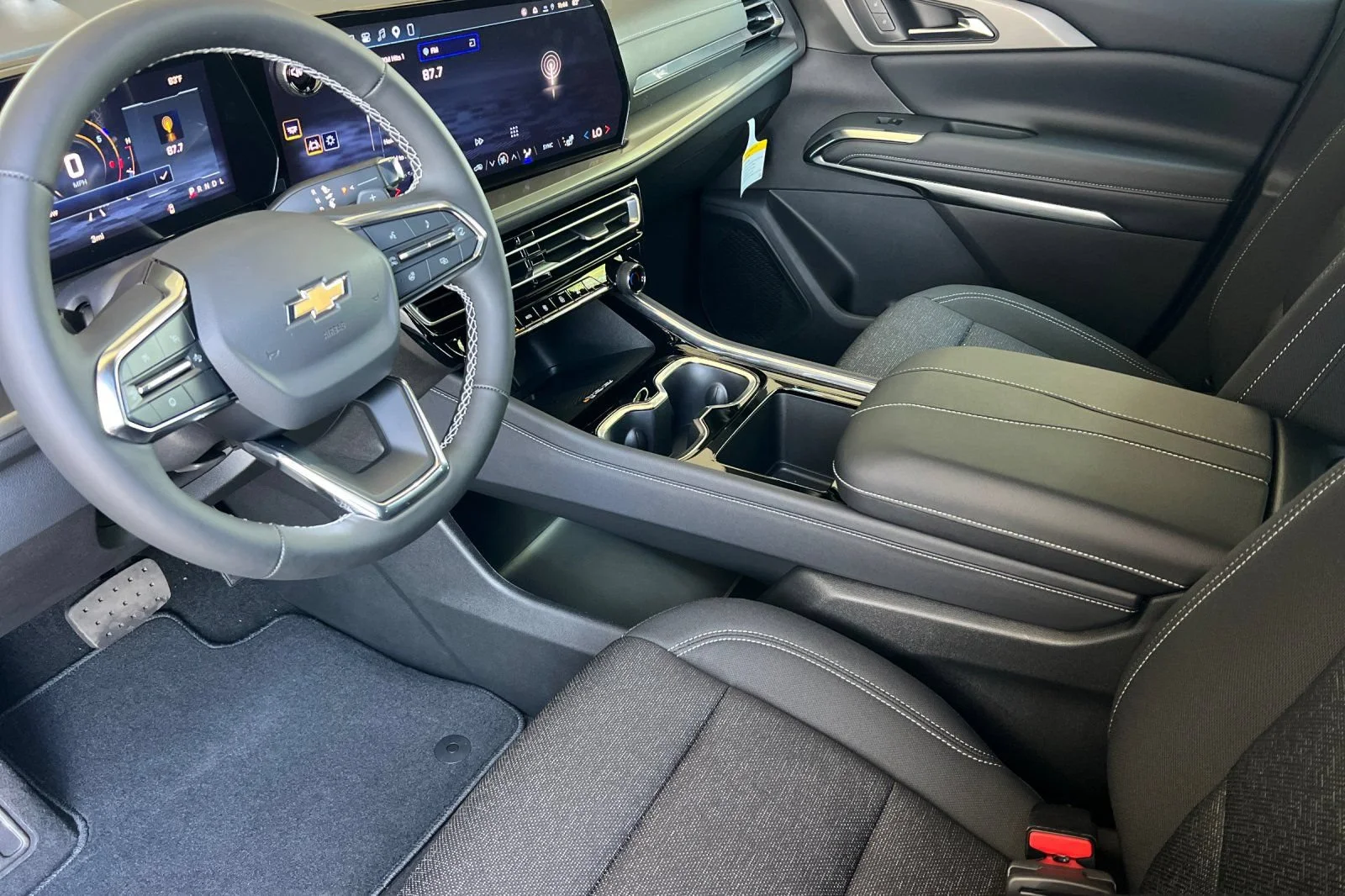New 2027 Mosaic Black Metallic Chevrolet LT image 10