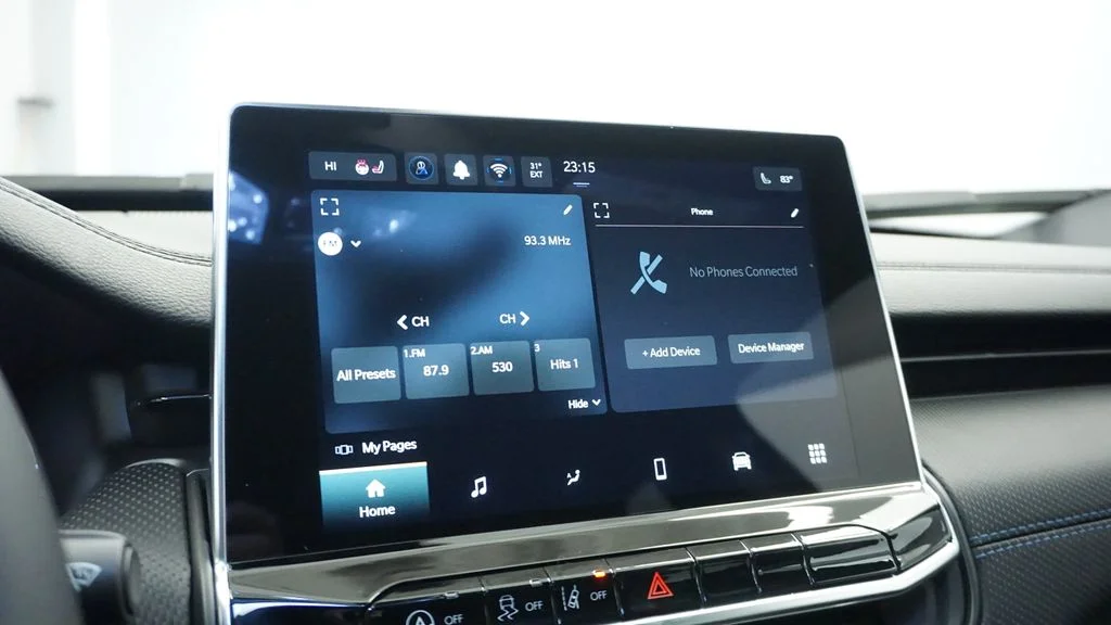 New 2026 Diamond Black Crystal Pearlcoat Jeep Latitude image 46