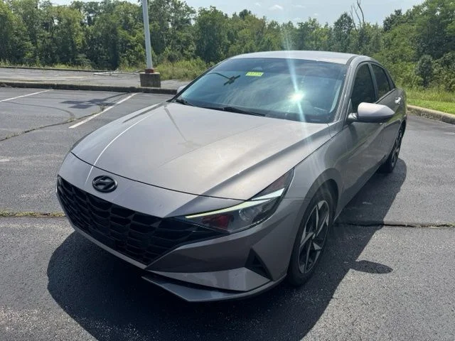 Used 2023 Silver Hyundai SEL image 7