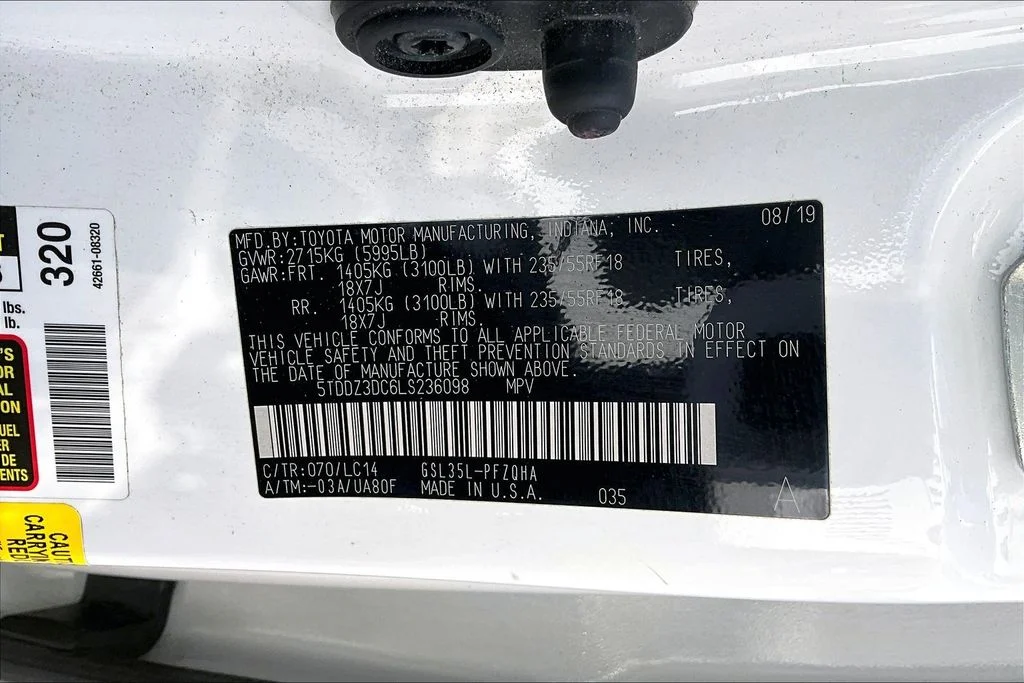Used 2020 White Toyota XLE Premium image 18