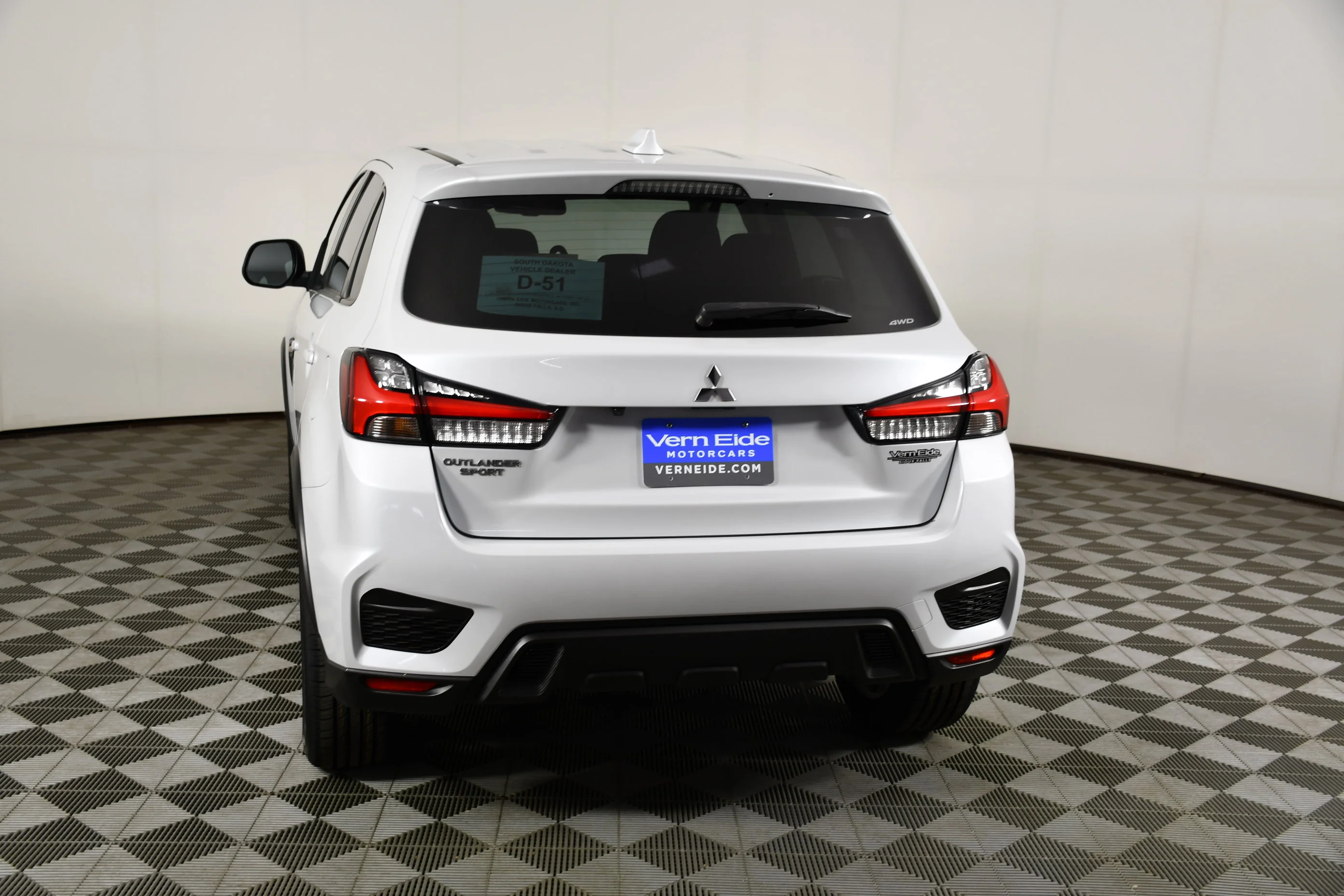 Used 2022 White Diamond Mitsubishi ES image 7