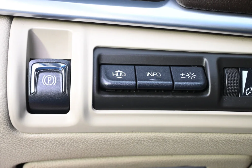 Used 2013 SILVER COAST METALLIC Cadillac Premium image 25