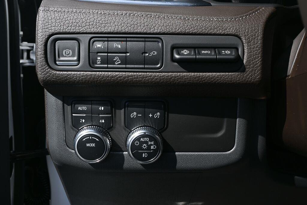 Used 2021 White Frost Tricoat GMC Denali image 8