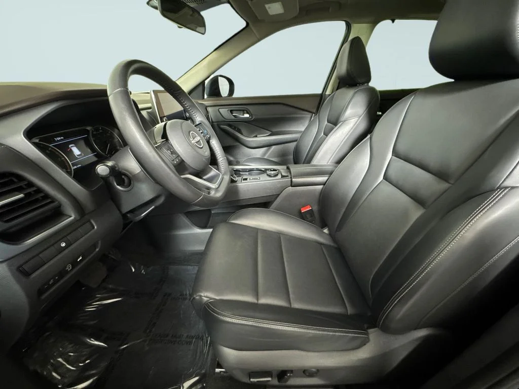 Used 2023 Super Black Nissan SV image 6