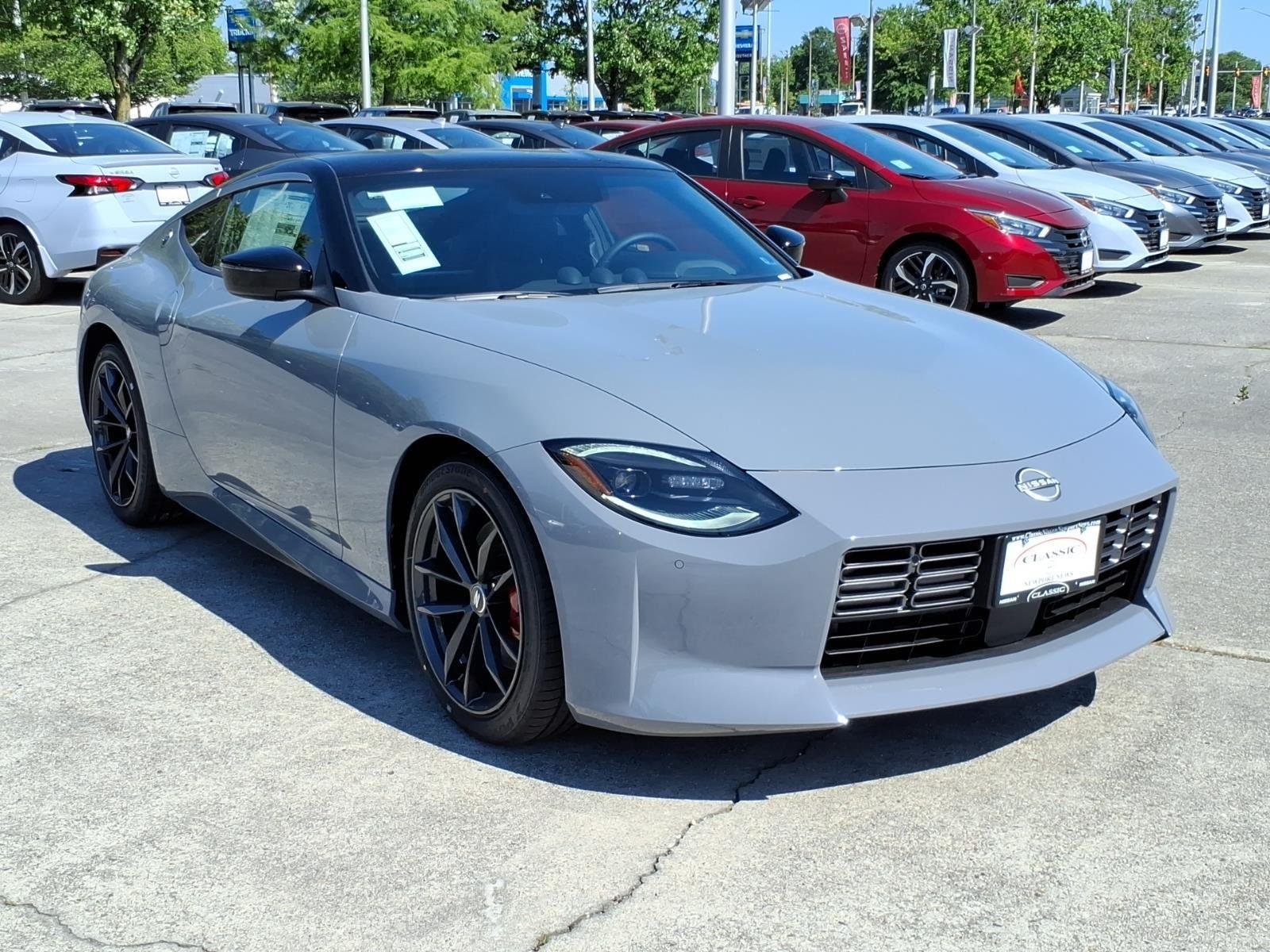 New 2026 Boulder Gray Pearl / Super Black Two-tone Nissan Performance image 6