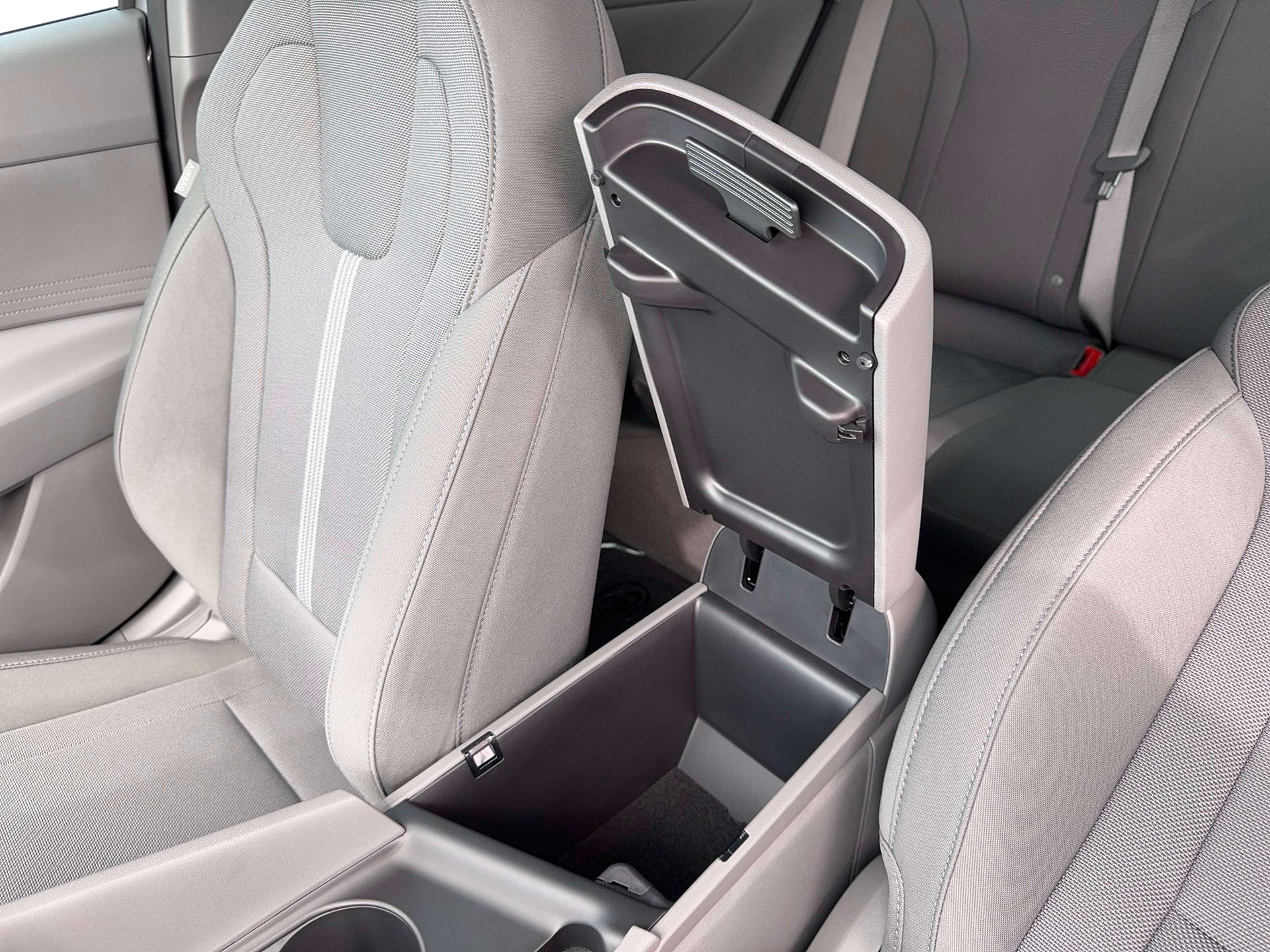 New 2026 Abyss Black Hyundai SE image 33