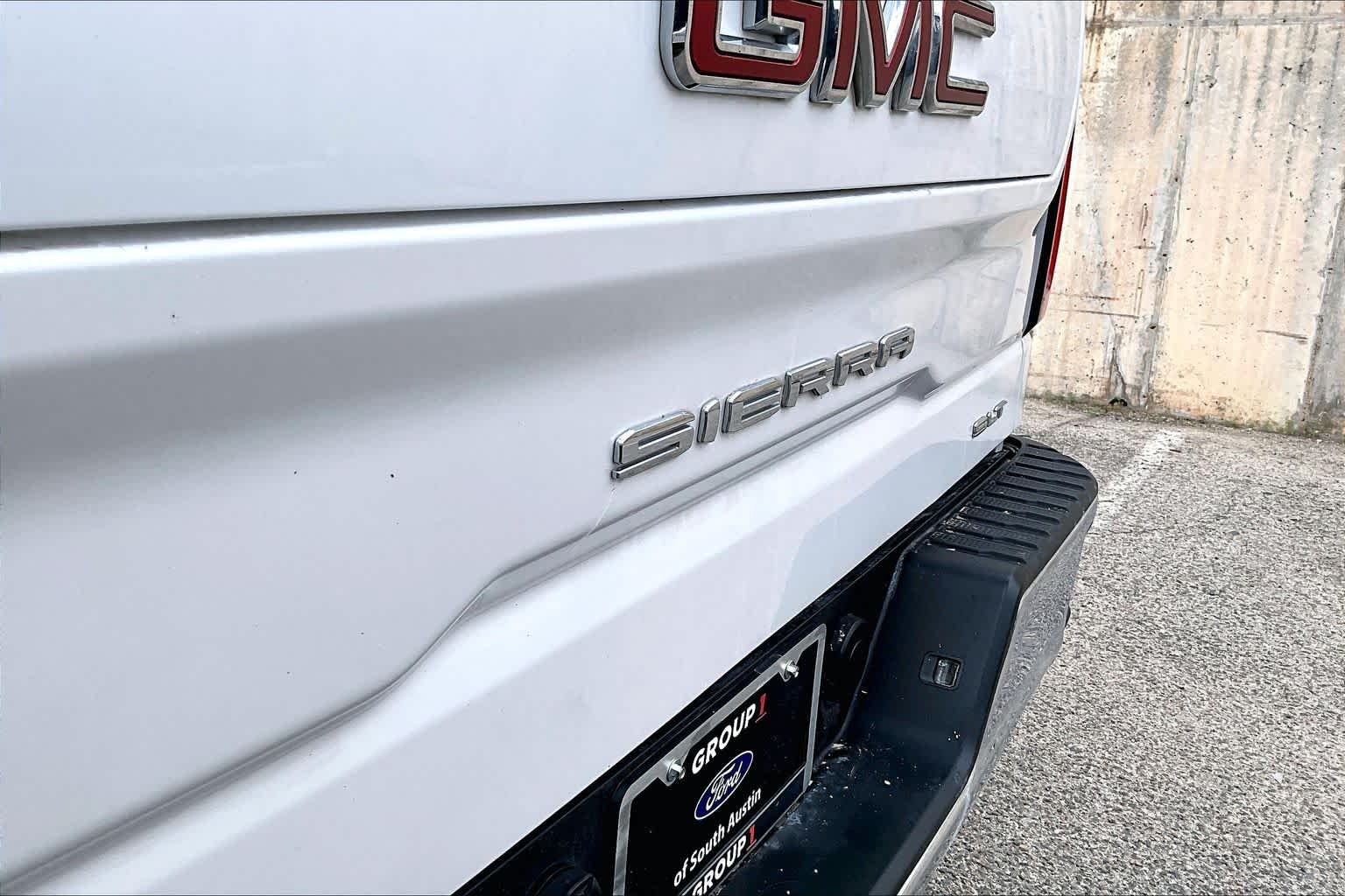 Used 2021 White Frost Tricoat GMC SLT image 11