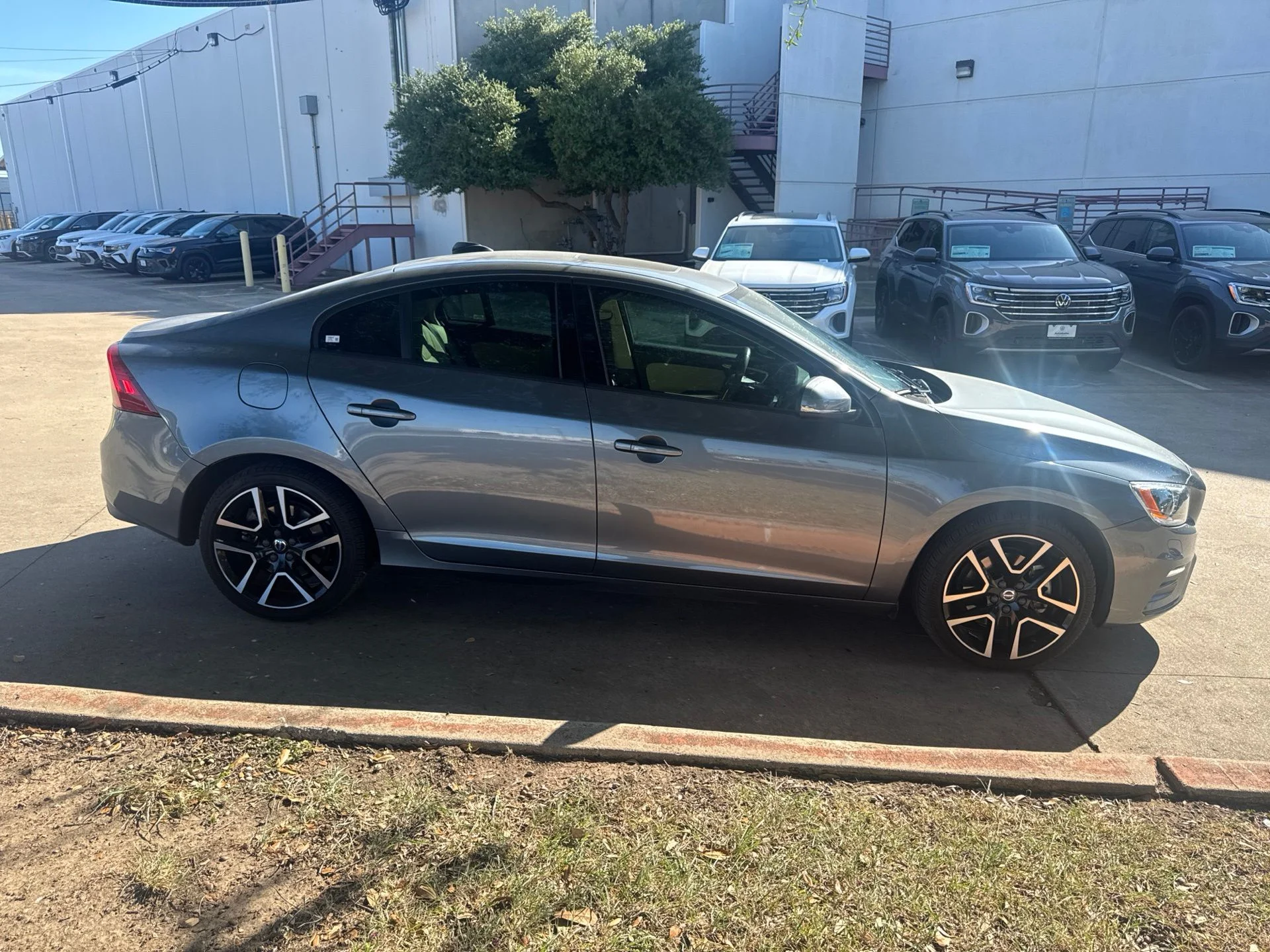 Used 2018 Gray Volvo T5 Dynamic image 4
