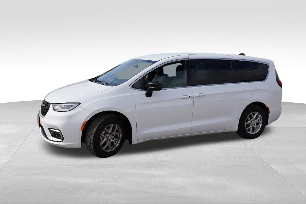 Certified Used 2026 White Chrysler Select image 10