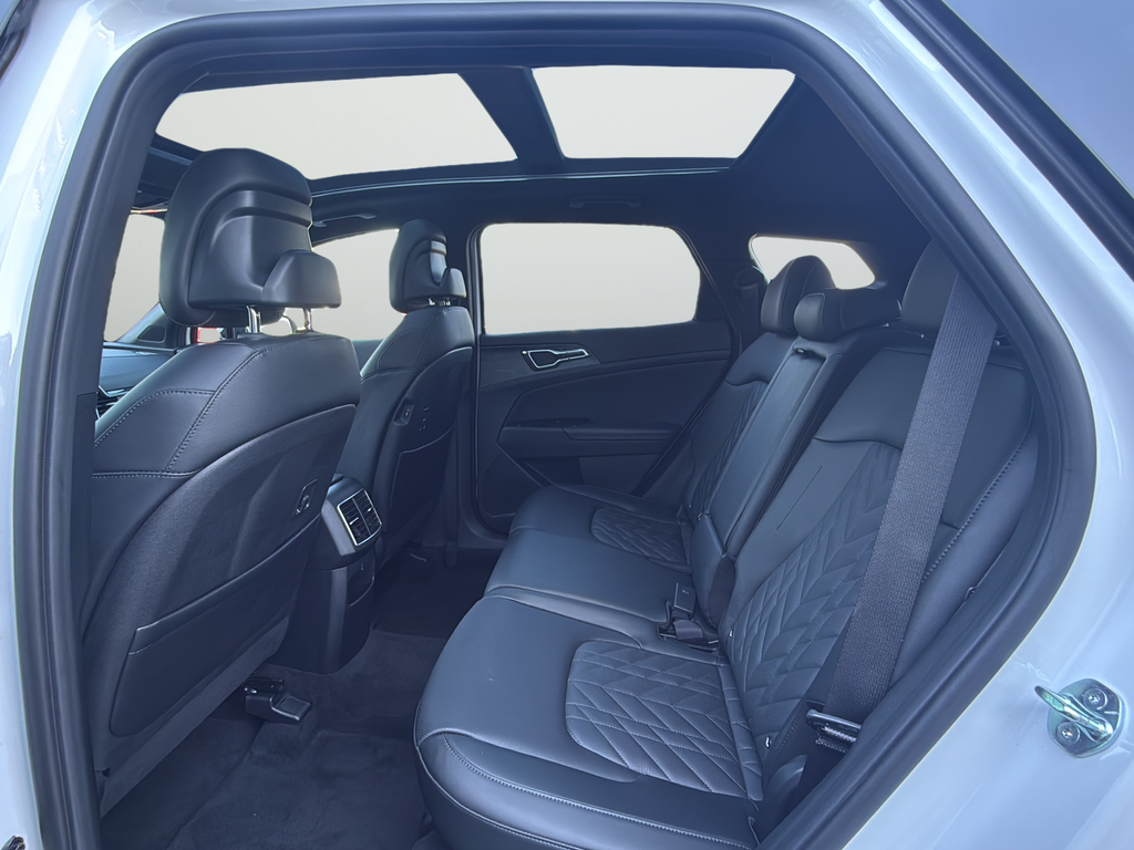 Used 2023 White Kia X-Pro Prestige image 12