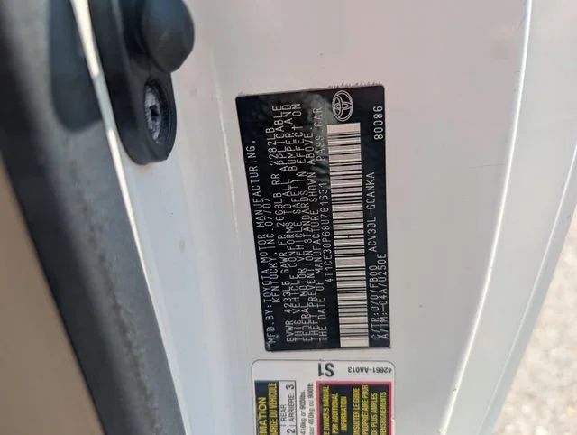 Used 2008 White Toyota  image 25