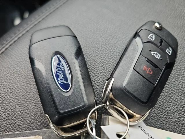 Used 2023 White Ford XL image 19