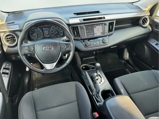 Used 2016 Red Toyota XLE image 11
