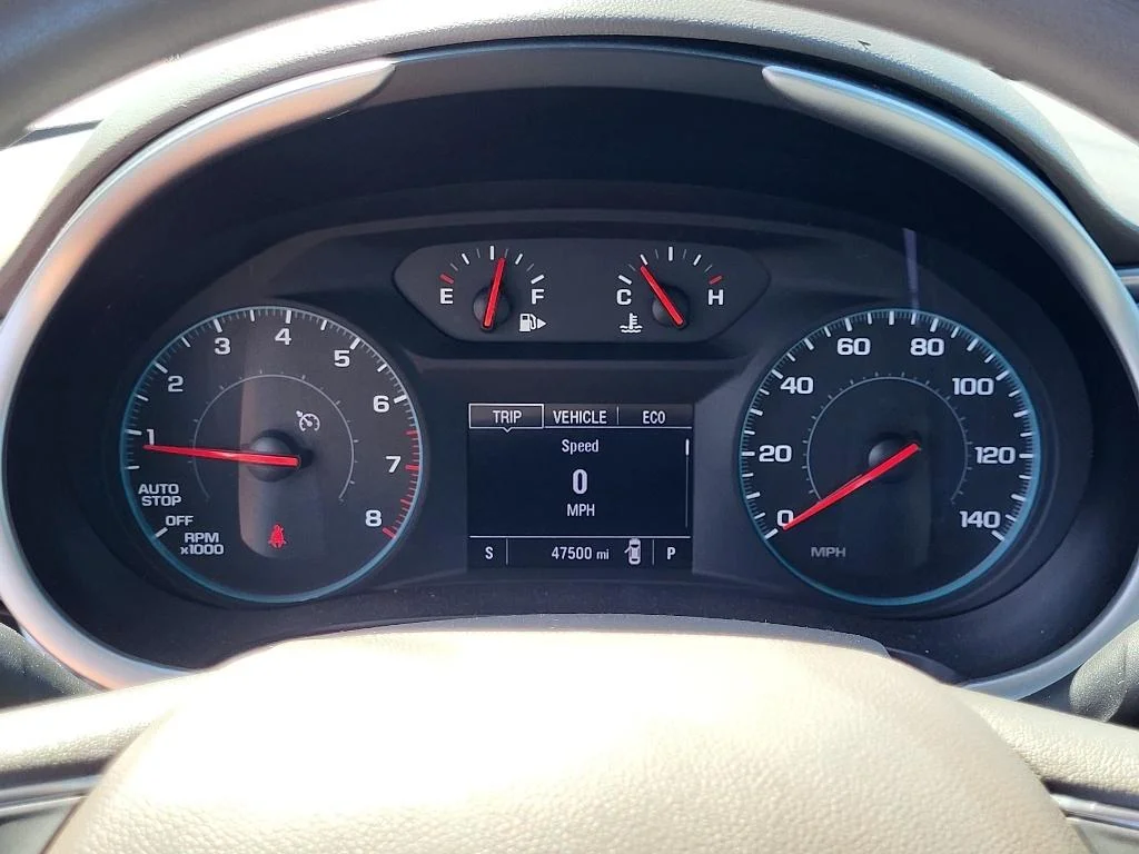 Used 2025 Lakeshore Blue Metallic Chevrolet LT image 12