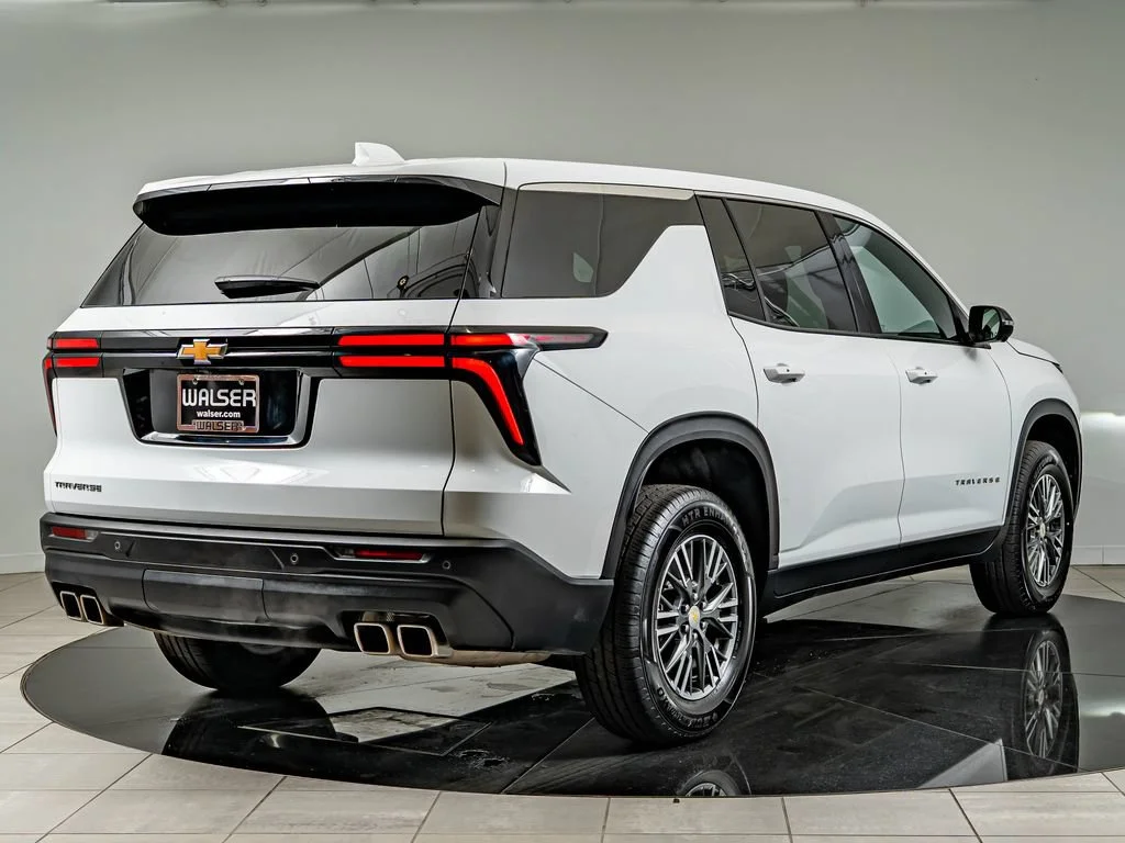 Used 2024 Summit White Chevrolet LS image 5