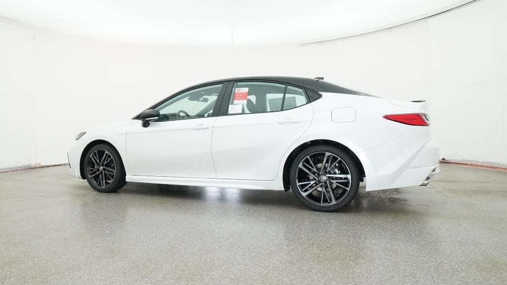 New 2026 Wind Chill Pearl with Midnight Black Metallic roof Toyota XSE image 4