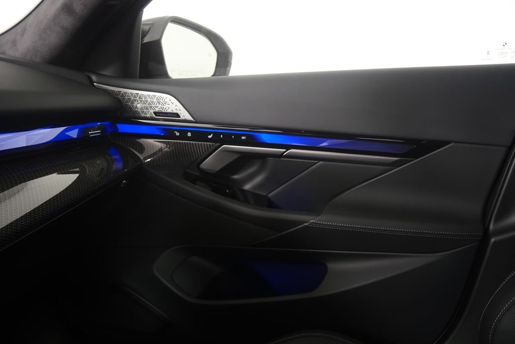 New 2027 Alpine White BMW Base image 25