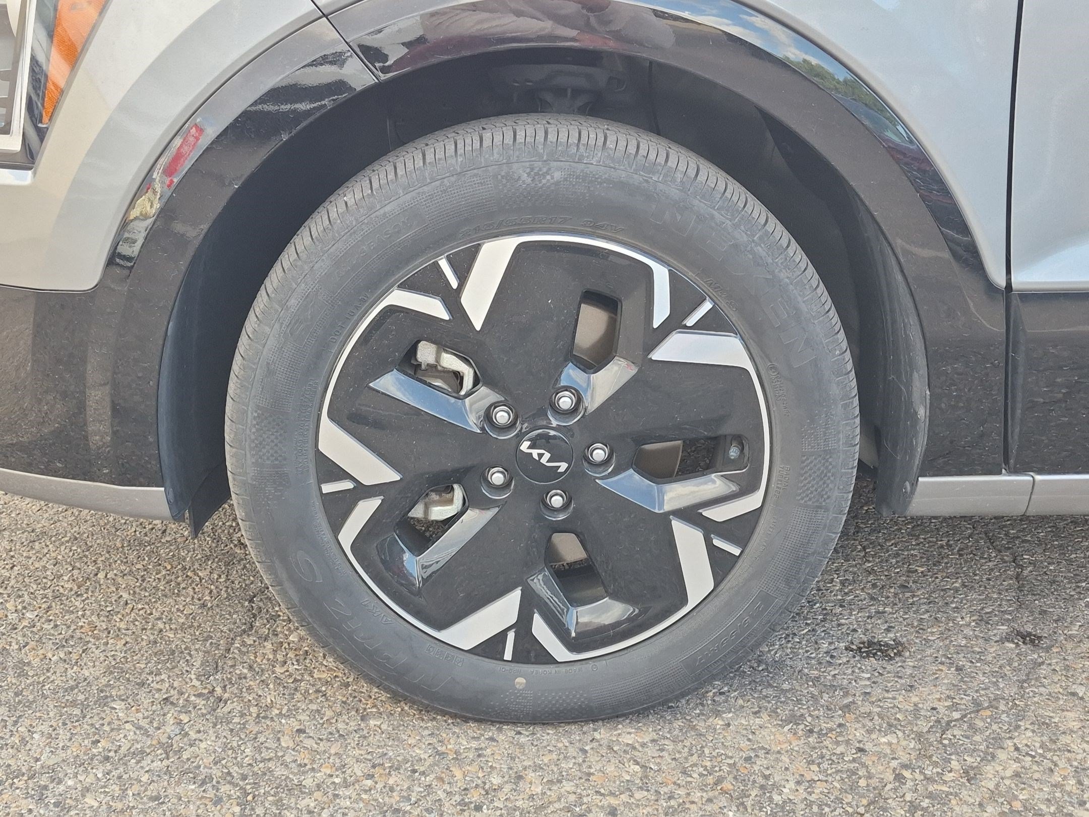 Ken Garff Cert 2024 Steel Gray Kia Wind image 12