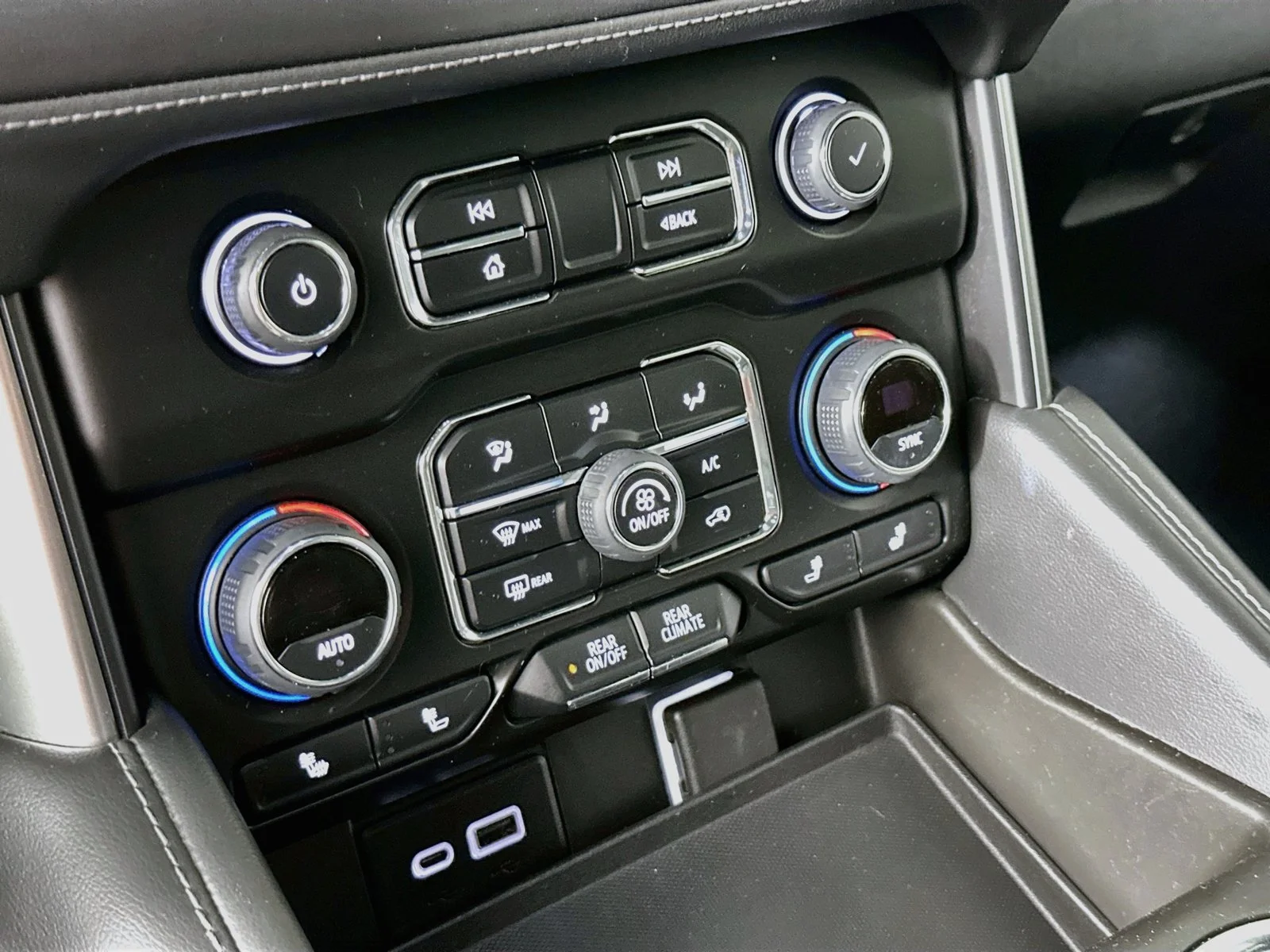 Used 2022 Black Chevrolet Z71 image 17