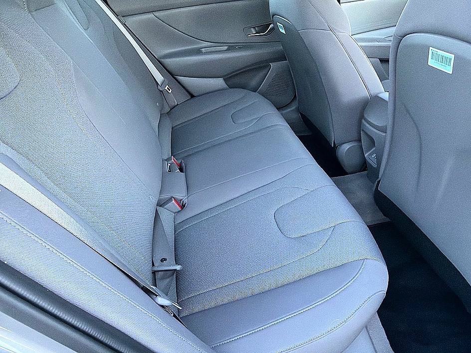 Certified Used 2024 Fluid Metal Hyundai SE image 25