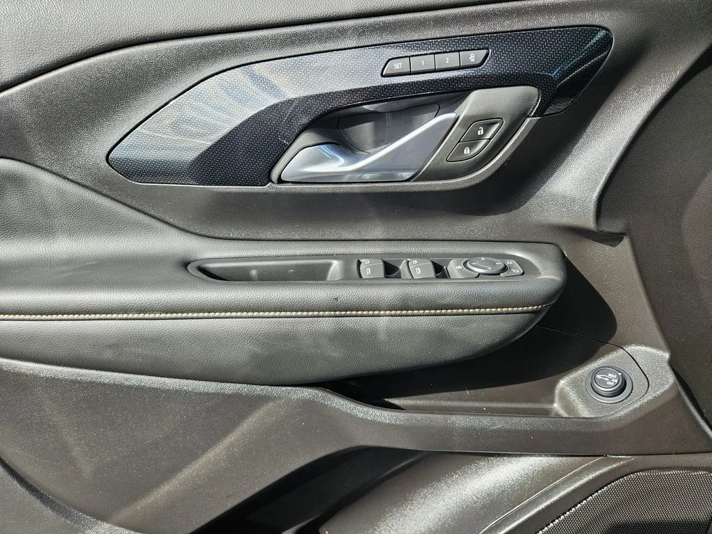 Used 2024 Silver GMC AT4 image 23