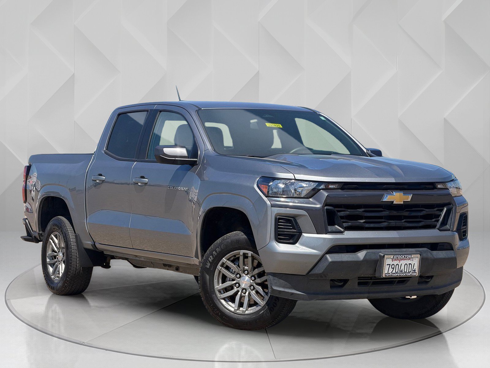 Used 2024 Sterling Gray Metallic Chevrolet 4WD LT image 6