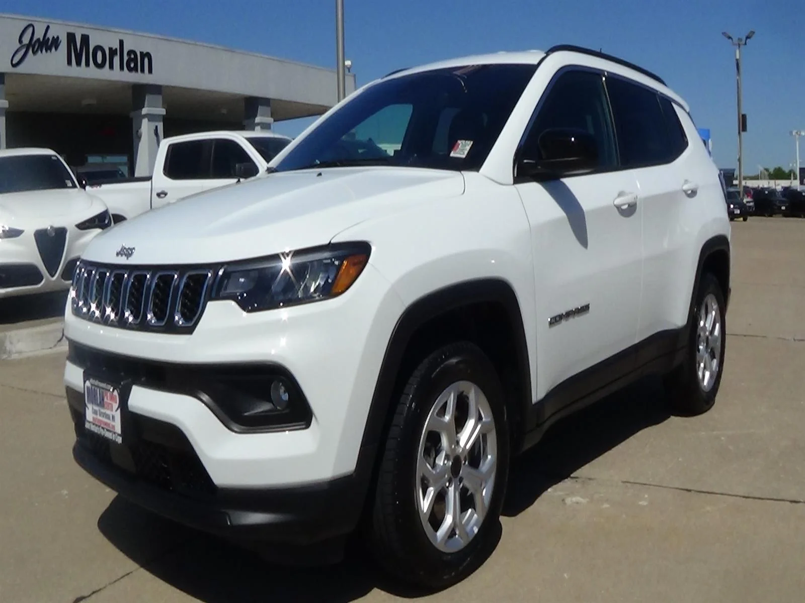 Certified Used 2025 Bright White Clear Coat (pw7) Jeep Latitude image 2