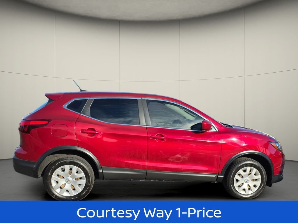 Used 2019 Red Nissan S image 11