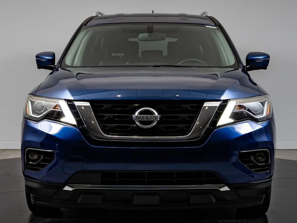 Used 2018 Caspian Blue Nissan SL image 2