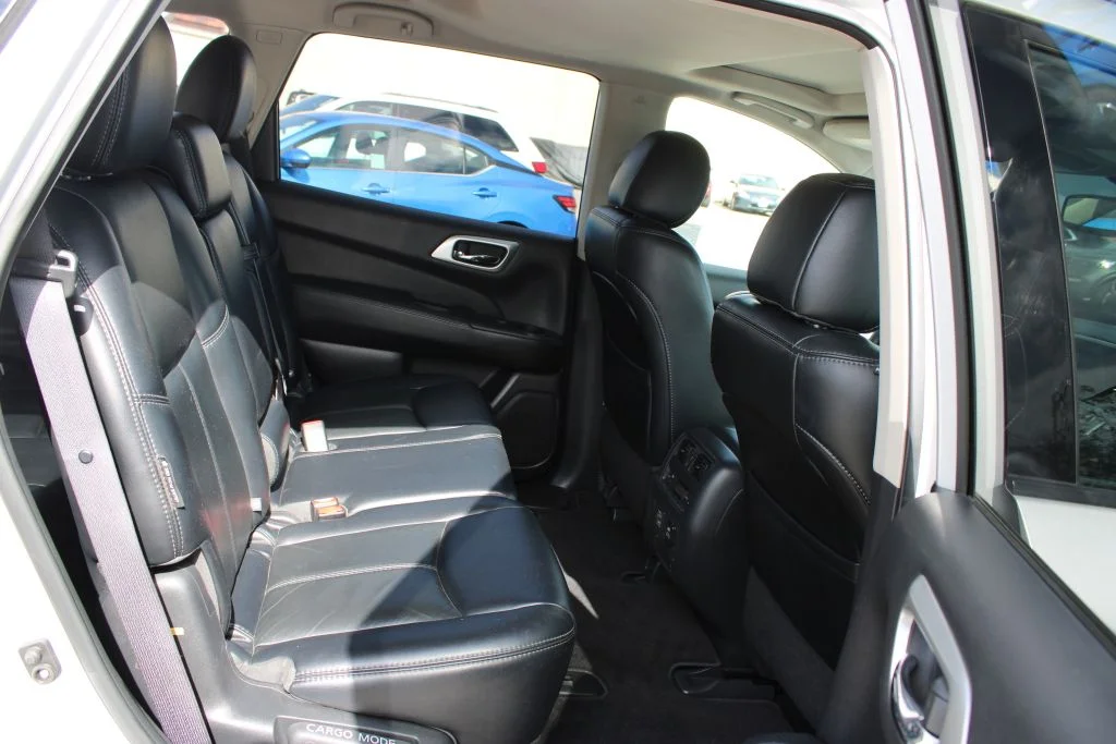 Used 2018 Silver Nissan SL image 12