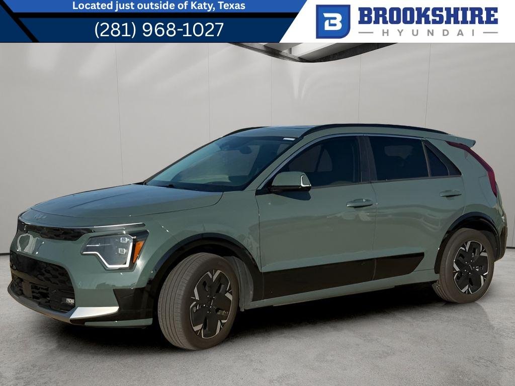Used 2024 Cityscape Green Kia Wave image 1