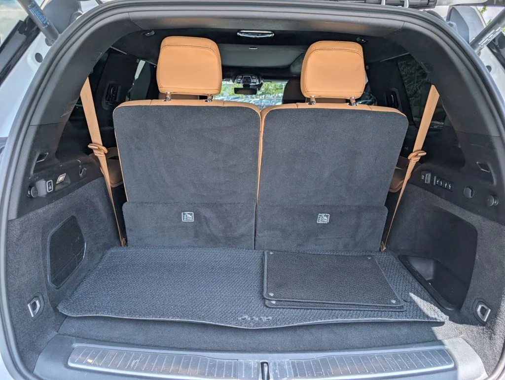 Used 2024 White Jeep Summit image 25