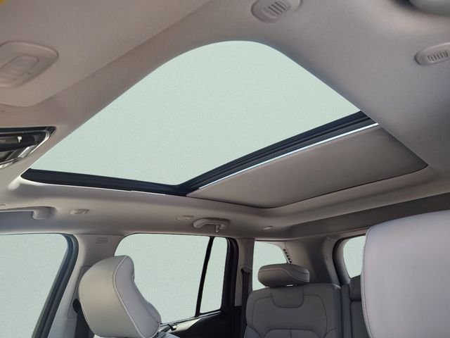 Used 2022 White Jeep Overland image 28