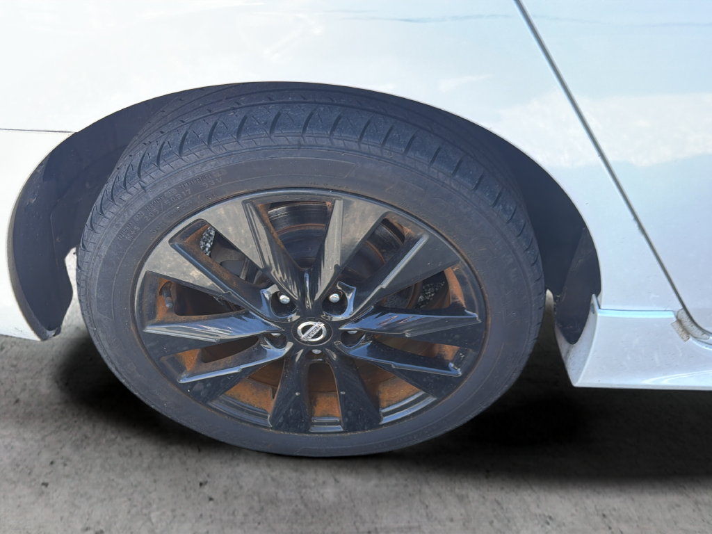 Used 2018 White Nissan SR image 27