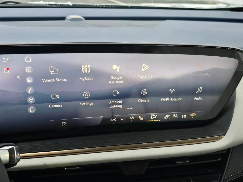 New 2026 Iridescent White Tricoat Buick Avenir image 22