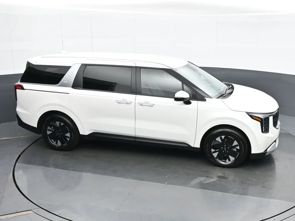 Used 2026 White Kia LXS image 25