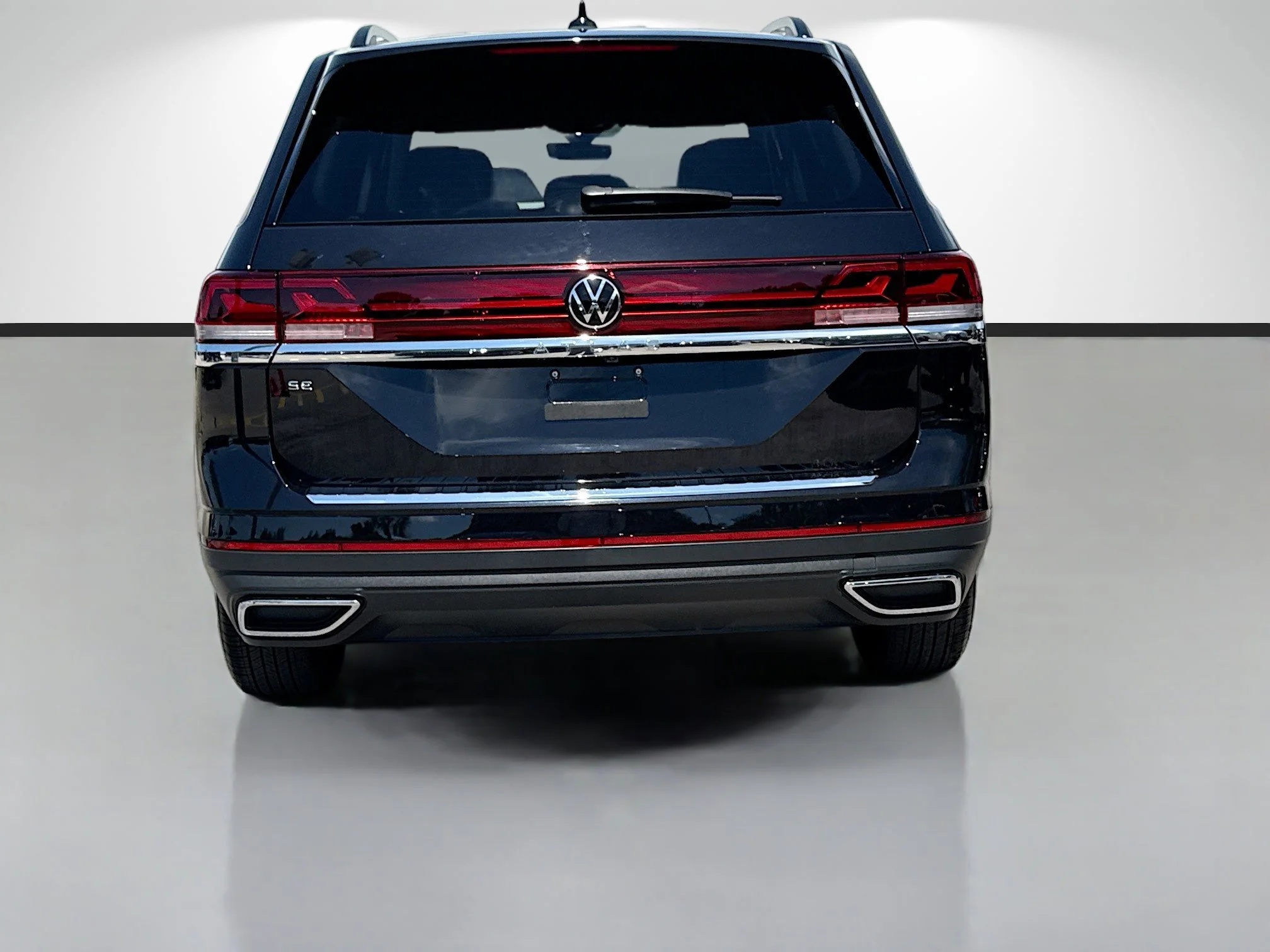 Used 2025 Deep Black Pearl Volkswagen 2.0T SE image 4