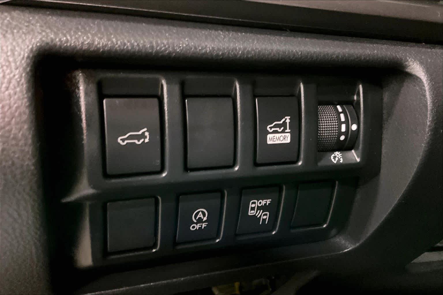 Used 2019 Ice Silver Metallic Subaru Premium image 35