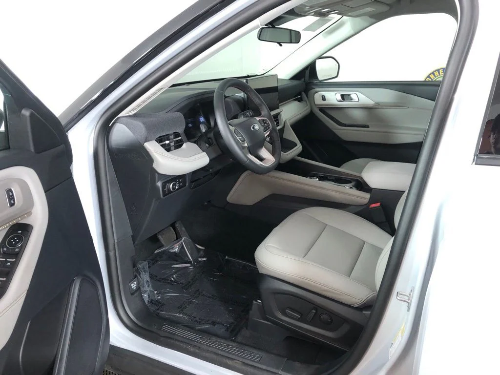 New 2026 Space White Metallic Ford Active image 12