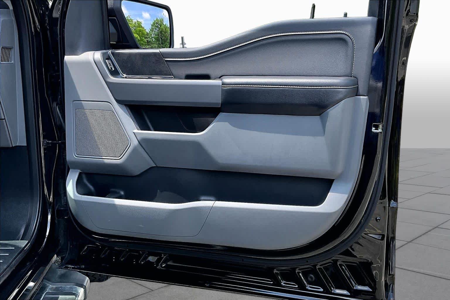 Used 2025 Agate Black Metallic Ford XLT image 22